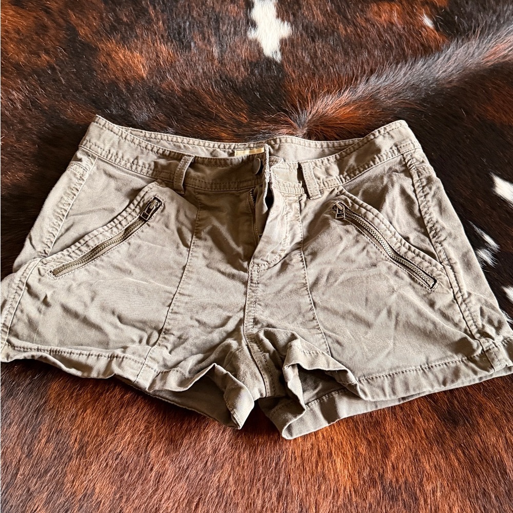 Hinge shorts green